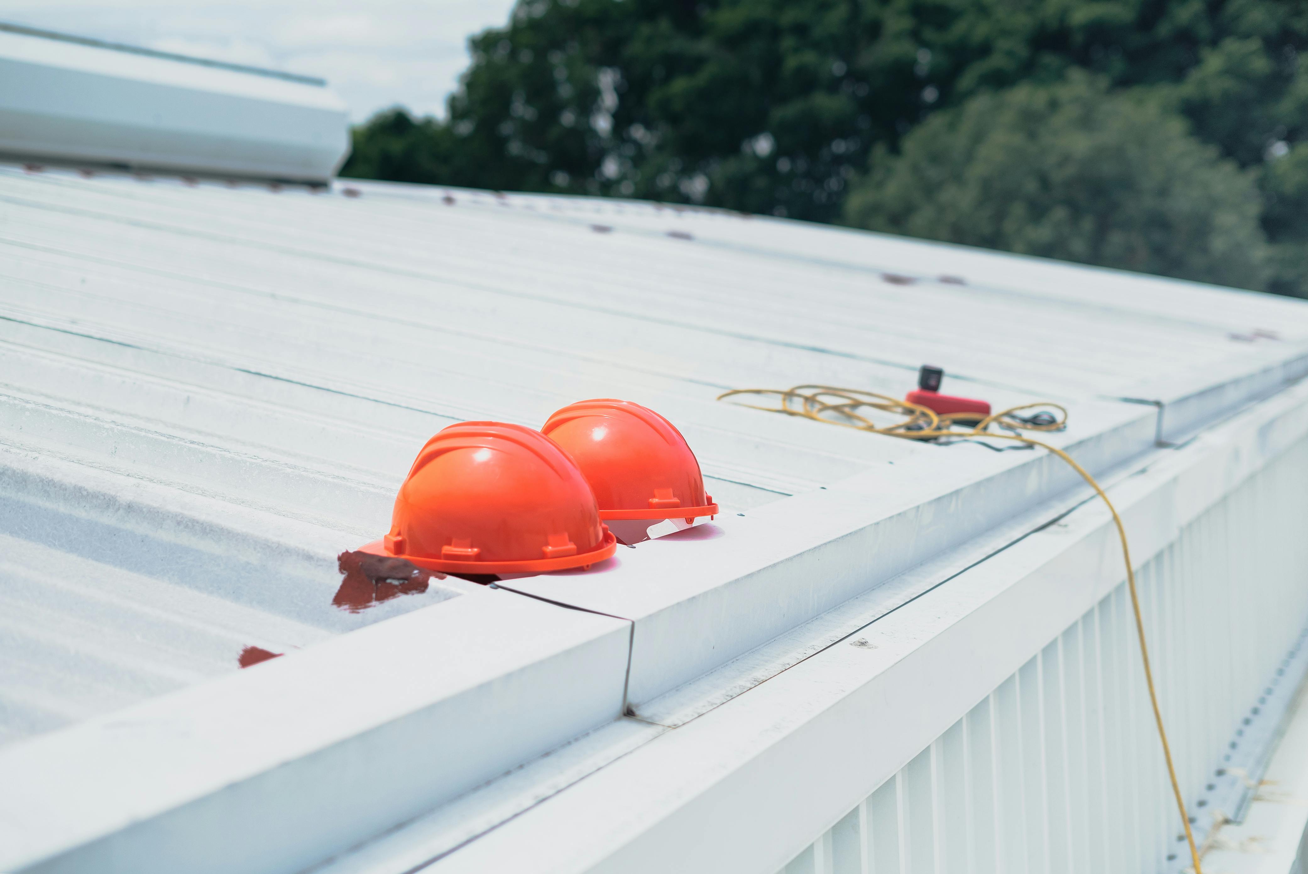construction d'un etablissement avec des tôless en acier produites par 5 TOL sarl